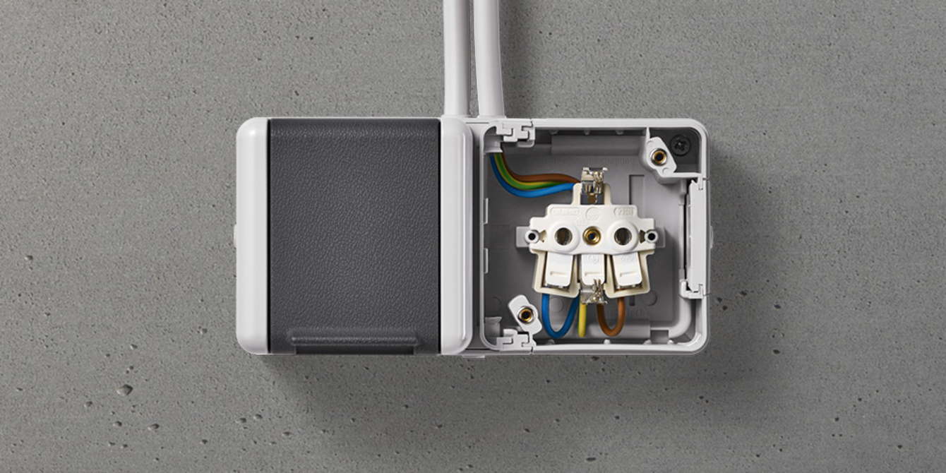 Doppelsteckdose mit Trennsteg bei Asalvo Elektrotechnik in Hamburg